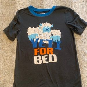 Cat & Jack sleep shirt‎ L